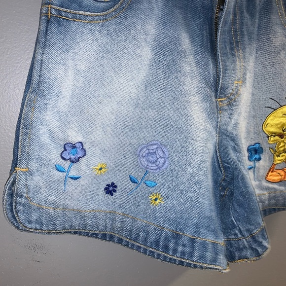 Vintage looney tune tweety girls Jean shorts size 8 - Picture 3 of 7